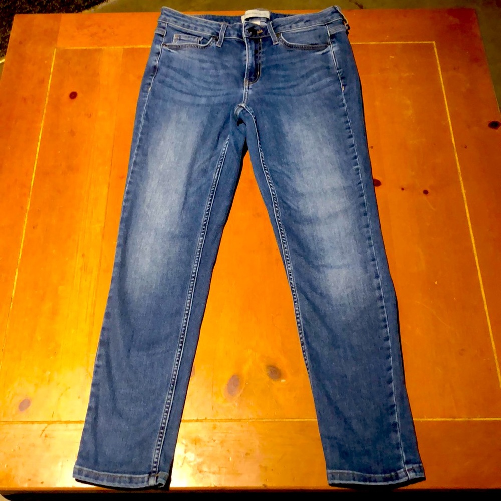 CALVEIN KLEIN JEANS. Women’s size 6. Medium wash.
